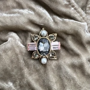 Broche Anne