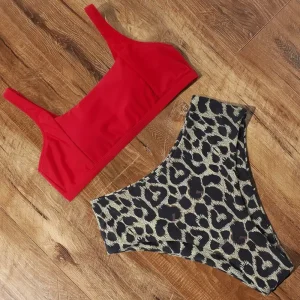 Maillot de bain 2 pièces rouge et léopard
